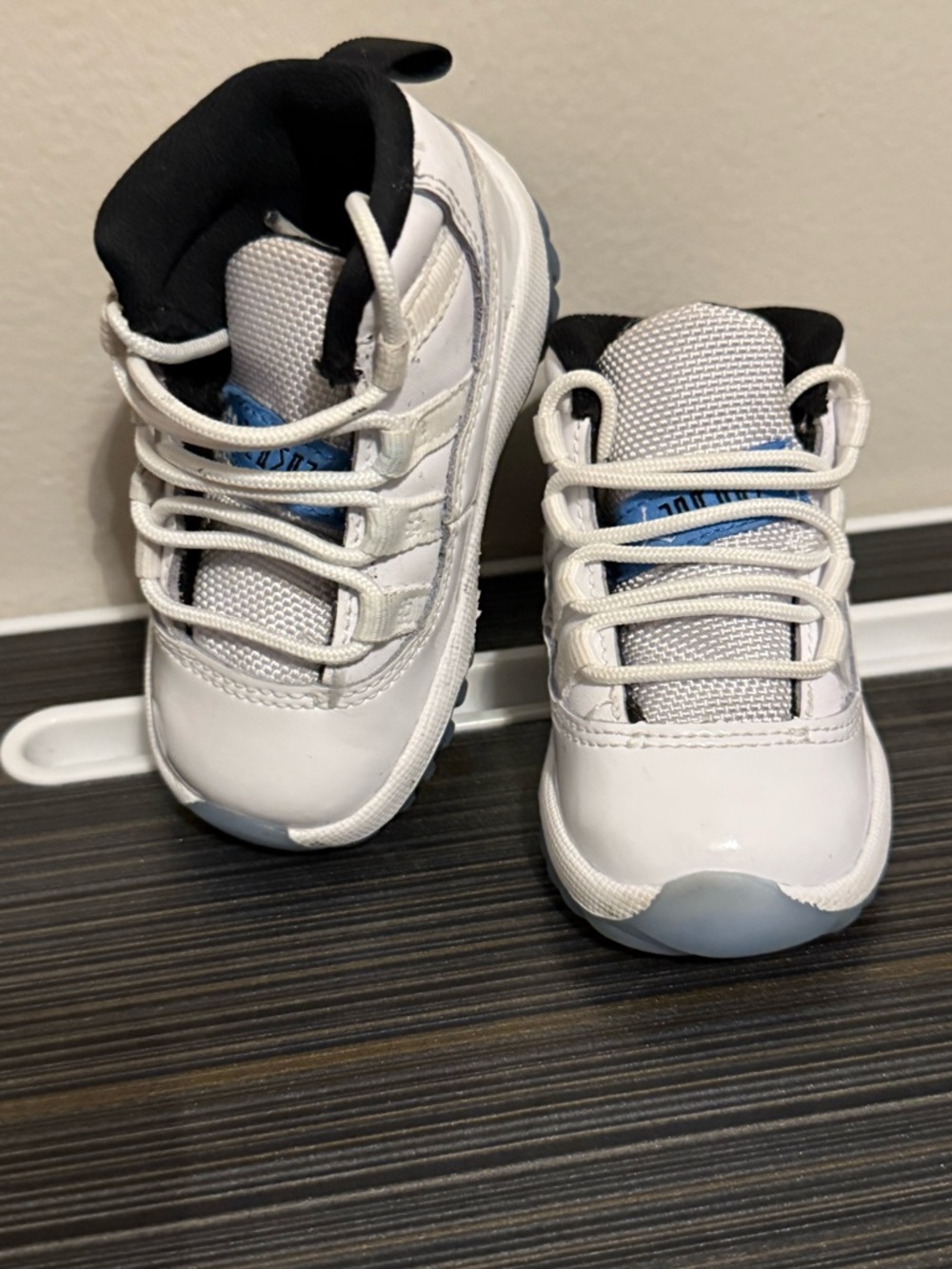 Jordan 11 Retro Toddler Size 4C White/Blue (Used – Great Condition)